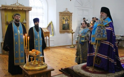 служение Епископа Сергия в канун праздника Благовещения Пресвятой Богородицы