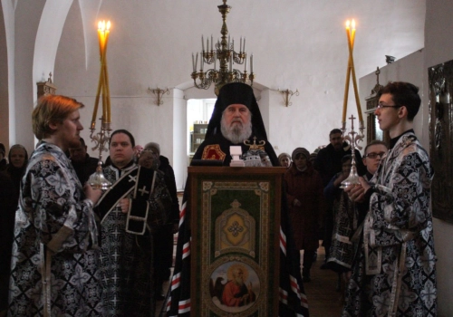 Епископ Вяземский и Гагаринский Сергий возглавил служение Великого повечерия с чтением первой части Великого покаянного канона преподобного Андрея Критского