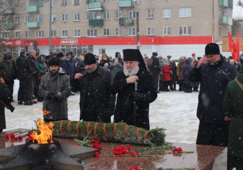 Преосвященнейший Сергий посетил торжественный митинг, посвященный 80-летию освобождения Вязьмы