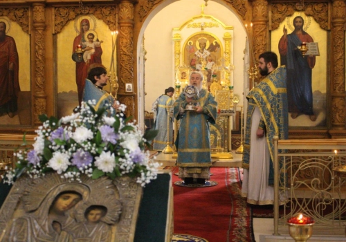 Божественная Литургия в день Похвалы Пресвятой Богородицы