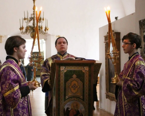 служение Епископа Сергия в Великий четверг