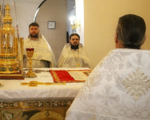 служение Епископа Сергия в Великую Субботу
