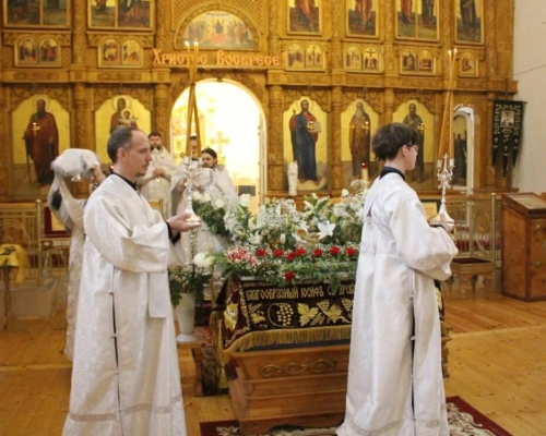 служение Епископа Сергия в Великую Субботу
