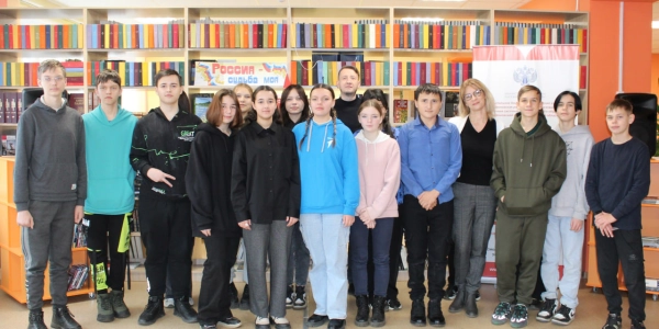 В центральной Сафоновской библиотеке прошла встреча со школьниками в рамках Рождественских чтений