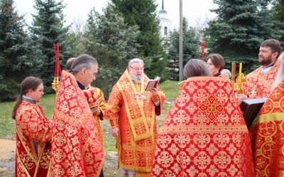 служение Епископа Сергия в день памяти иконы Божией Матери 