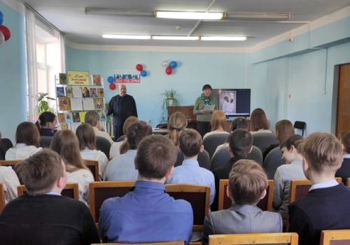 В Центральной районной библиотеке Вязьмы состоялась встреча священника со школьниками