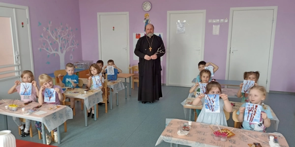 Священник провел творческое занятие в детском саду