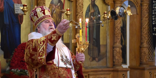 Епископ Сергий совершил Великую Пасхальную вечерню в Свято-Троицком кафедральном соборе г. Вязьмы