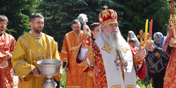 В Неделю о расслабленном архипастырь возглавил Литургию в Свято-Троицком кафедральном соборе г. Вязьмы