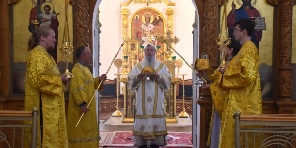 В Неделю Всех святых Вяземский архипастырь совершил Божественную литургию в Свято-Троицком кафедральном соборе г. Вязьмы