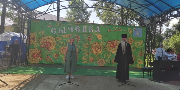 Благочинный Сычевского округа принял участие в праздничном мероприятии, посвященном Дню Молодежи и Дню Города Сычевка