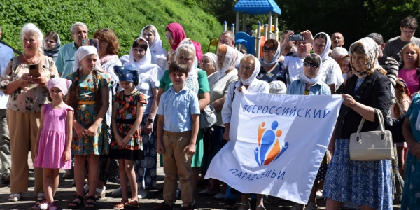 В День семьи, любви и верности в Вязьме состоялся Всероссийский парад семьи