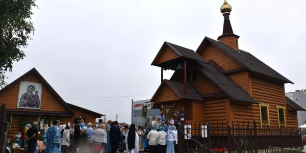 Епископ Вяземский и Гагаринский Сергий совершил Божественную литургию в Тихвинском храме города Смоленска