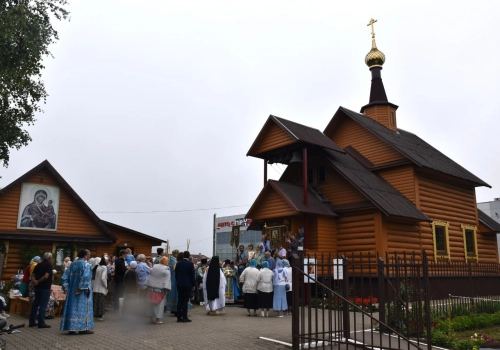 Епископ Вяземский и Гагаринский Сергий совершил Божественную литургию в Тихвинском храме города Смоленска