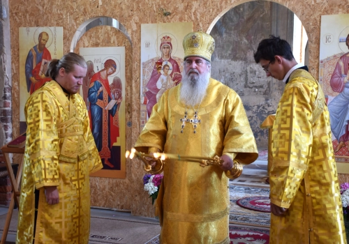 Епископ Вяземский и Гагаринский Сергий совершил Божественную литургию в Петропавловском храме города Вязьмы