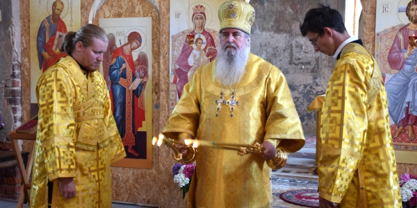 Епископ Вяземский и Гагаринский Сергий совершил Божественную литургию в Петропавловском храме города Вязьмы