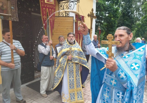 В день памяти Колочской иконы Божией Матери была совершена праздничная Божественная литургия в храме Вознесения Господня подворья Свято-Владимирского мужского монастыря в г. Гагарин