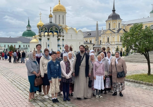 Прихожане храма в честь Рождества Пресвятой Богородицы г. Вязьмы совершили паломническую поездку в Свято-Троицкую Сергиеву лавру