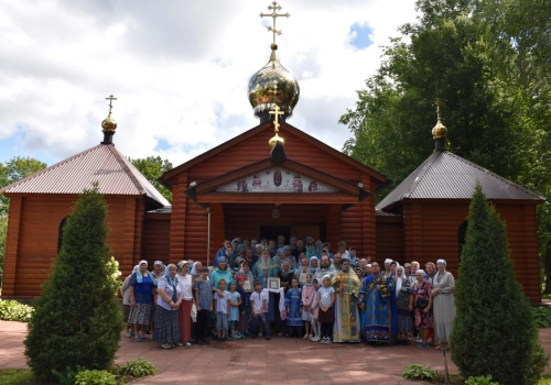 Епископ Сергий совершил Божественную литургию в храме в честь иконы Божией Матери «Всех скорбящих Радость» с. Карманово по случаю престольного праздника