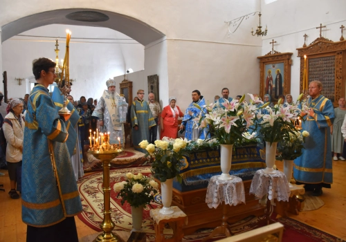 В праздник Успения Пресвятой Богородицы епископ Вяземский и Гагаринский Сергий совершил Литургию в Свято-Троицком кафедральном соборе г. Вязьмы