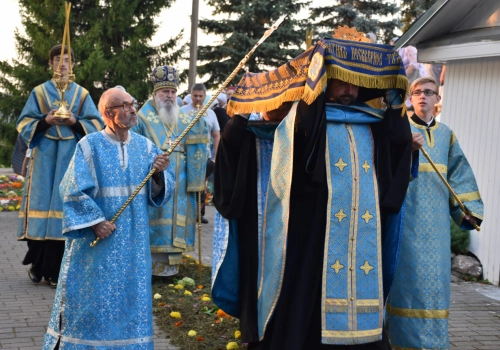 Архипастырь совершил вечернее богослужение с Чином Погребения Пресвятой Богородицы в Свято-Троицком кафедральном соборе г. Вязьма