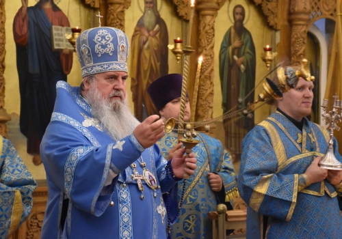 В канун праздника Рождества Пресвятой Богородицы Вяземский архипастырь совершил Всенощное бдение в Свято-Троицком кафедральном соборе г. Вязьмы