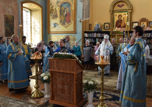 Епископ Вяземский и Гагаринский Сергий совершил Божественную литургию в храме в честь Рождества Пресвятой Богородицы г. Вязьмы по случаю престольного праздника