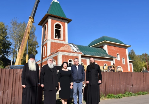 Вяземский архипастырь совершил Чин освящения крестов и куполов строящегося храма в честь Архангела Михаила города Сафоново Смоленской области