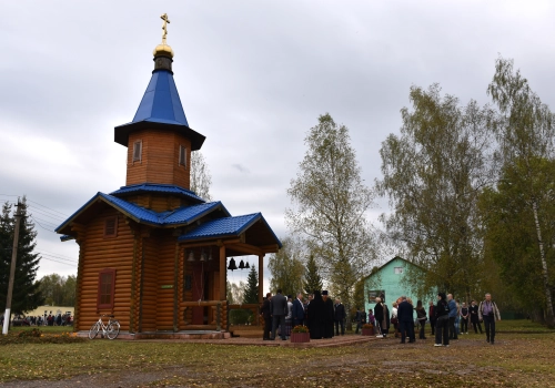 В часовне в честь Архистратига Михаила с. Верховье Холм-Жирковского района Смоленской области Вяземский архипастырь возглавил служение заупокойной литии по погибшим воинам-сибирякам в годы Великой Отечественной войны