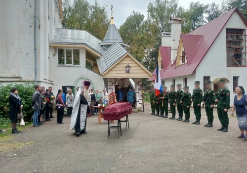 Благочинный Сычевского округа совершил отпевание воина Александра Максимова, погибшего при выполнении воинской службы в ходе Специальной военной операции