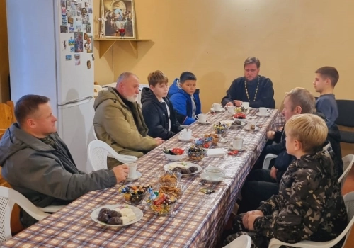 На территории Архиерейского подворья Благовещенского собора состоялась встреча с кадетами