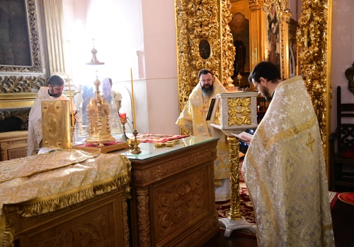 В день Отдания праздника Рождества Христова митрополит Исидор совершил Божественную литургию в Свято-Успенском кафедральном соборе