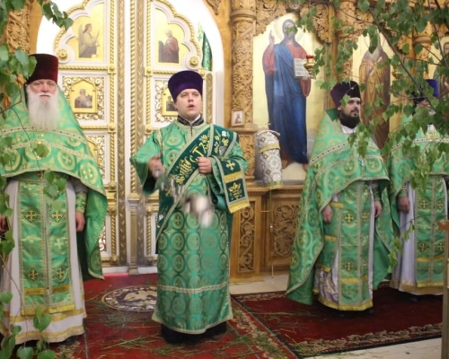 служение Епископа Сергия в праздник Святой Троицы