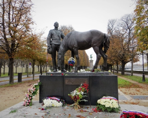 Памятник русскому экспедиционному корпусу в Париже.