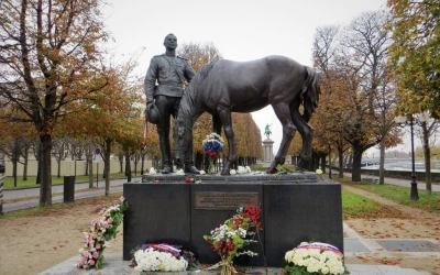 Памятник русскому экспедиционному корпусу в Париже.