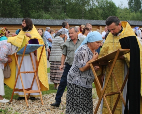 Божественная литургия у истока Днепра