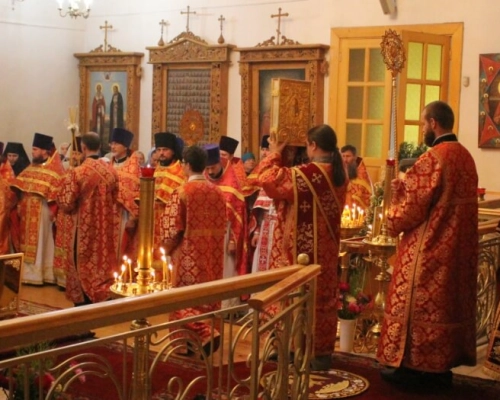 митрополит Исидор, епископ Сергий, епископ Мелетий возглавили Божественную литургию