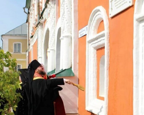 Паломники из г. Гагарин приняли участие в Божественной литургии в Свято-Троицком кафедральном соборе