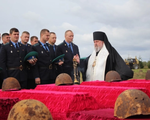 Епископ Сергий принял участие в церемонии перезахоронения красноармейцев