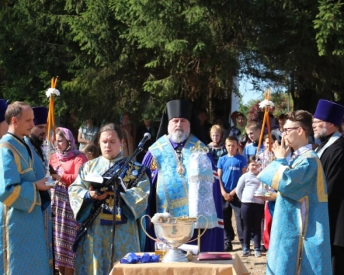 Преосвященный Сергий совершил чин освящения закладного камня в основание нового храма