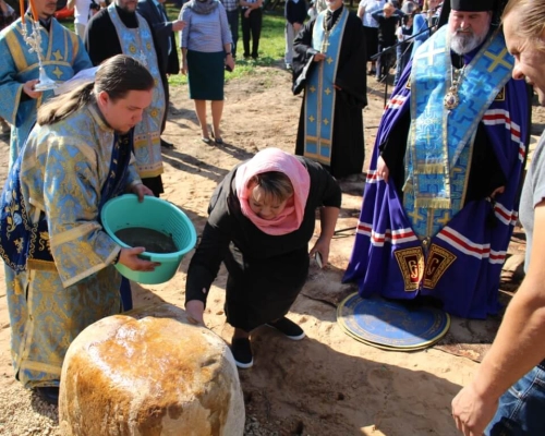 Преосвященный Сергий совершил чин освящения закладного камня в основание нового храма