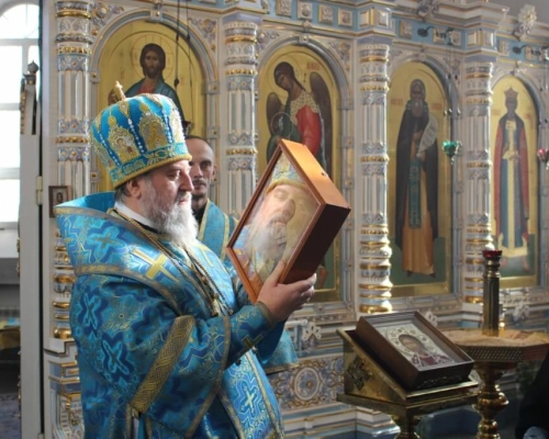 Епископ Сергий возглавил Божественную литургию в Спасо-Богородицком Одигитриевском женском монастыре
