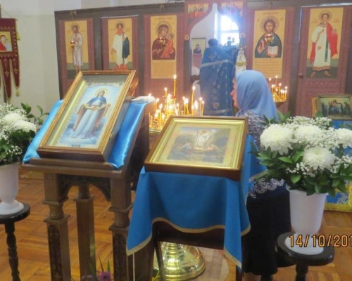 Божественная литургия в Тихвинском храме г. Гагарин в день Покрова Пресвятой Богородицы