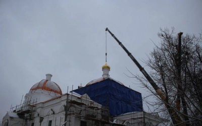 установка новых куполов на Благовещенский кафедральный собор Архиерейского подворья