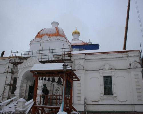 установка новых куполов на Благовещенский кафедральный собор Архиерейского подворья