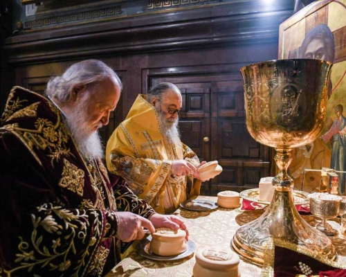Епископ Сергий принял участие в Божественной литургии, в кафедральном соборном Храме Христа Спасител