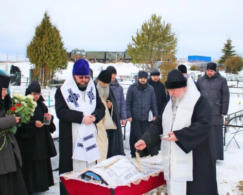 погребение новопреставленной схимонахини Софии