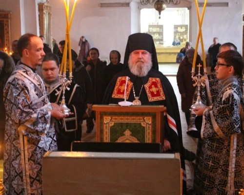 епископ Сергий возглавил служение Великого повечерия с чтением первой части Великого покаянного кано