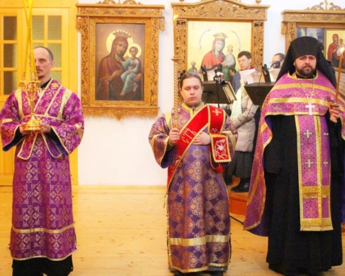Епископ Сергий совершил вечернее богослужение в день празднования иконы Божией Матери 