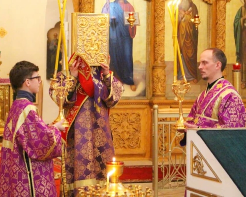 Епископ Сергий совершил вечернее богослужение в день празднования иконы Божией Матери 